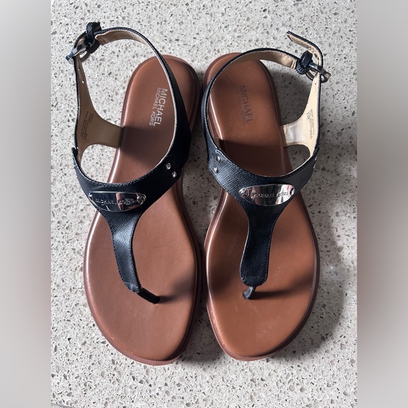 Almost brand new like Michael Kors! - Picture 2 of 3